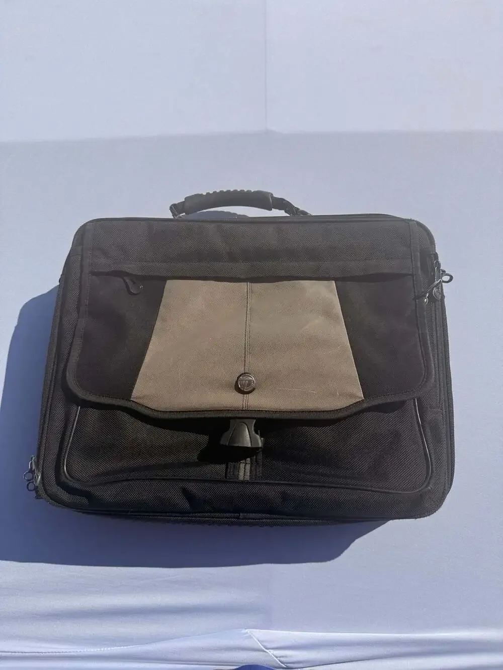 Targus Black and Gray Deluxe Laptop Messenger Bag Briefcase CPT401D